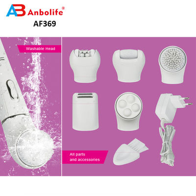Une brosse de soins de la peau à nettoyage en profondeur avec plusieurs accessoires