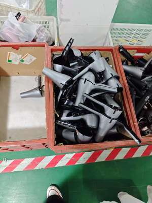 Fer à boucler en céramique avec canon de 25 mm, garantie 1 an et tension 110-240 V pour des boucles lisses et brillantes