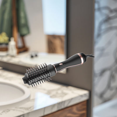Une brosse à cheveux en titane de 1200W avec 3 niveaux de température et une garantie d'un an pour un style sans frissons