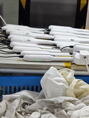 Législateur et boucleur de cheveux à chauffage PTC avec plaques de revêtement en céramique et en tourmaline et câble électrique pivotant à 360 °